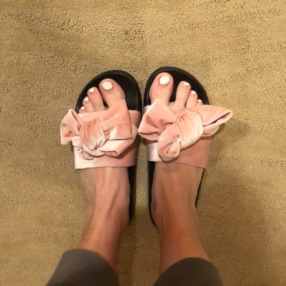 Cute velvet bow sandals